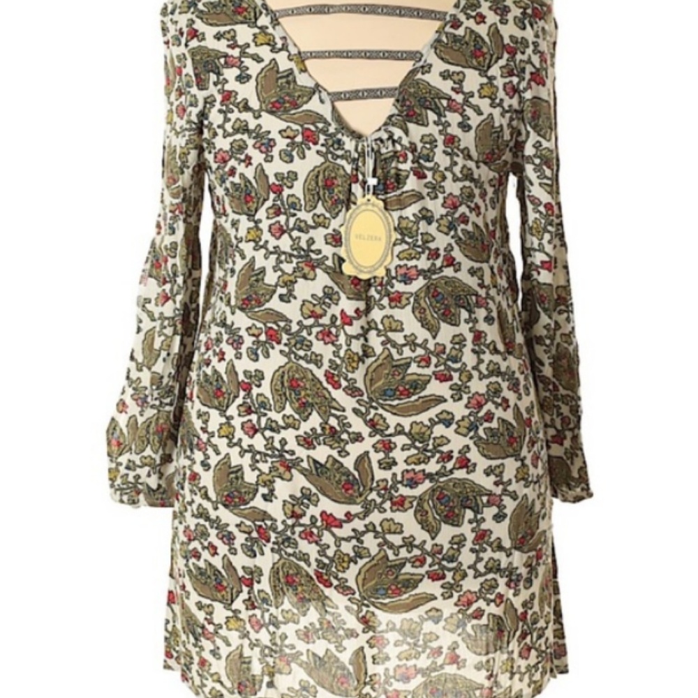 Cute Floral Tunic Dress in Plus Sizes 1X, 2X, 3X - Picture 8 of 8